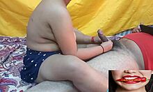 मिठाई भारतीय बेब देता है एक कामुक पैर की मालिश